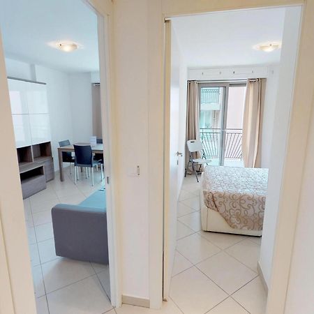 Charmant 2P Moderne Avec Terrasse, Parking Prive, En Plein Centre De Menton, A 2 Pas De La Mer - Fr-1-196-200 מראה חיצוני תמונה