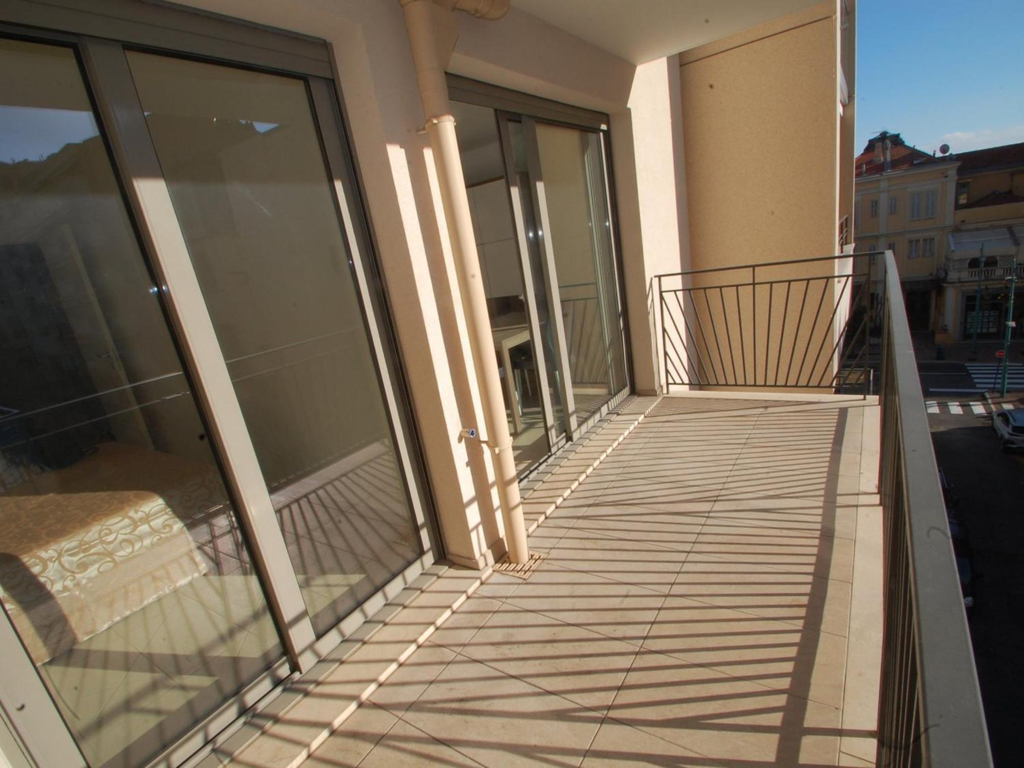 Charmant 2P Moderne Avec Terrasse, Parking Prive, En Plein Centre De Menton, A 2 Pas De La Mer - Fr-1-196-200 מראה חיצוני תמונה