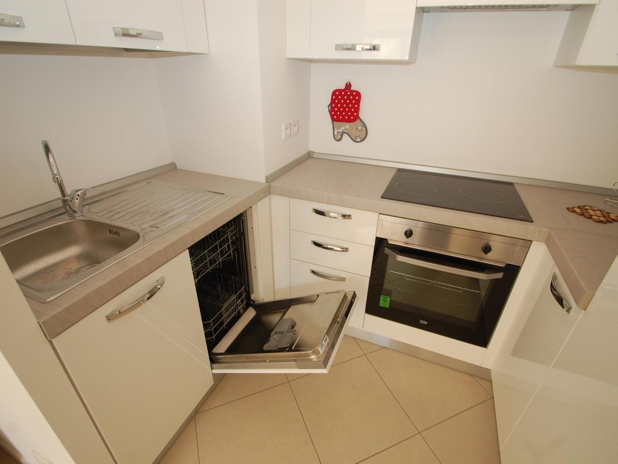 Charmant 2P Moderne Avec Terrasse, Parking Prive, En Plein Centre De Menton, A 2 Pas De La Mer - Fr-1-196-200 מראה חיצוני תמונה